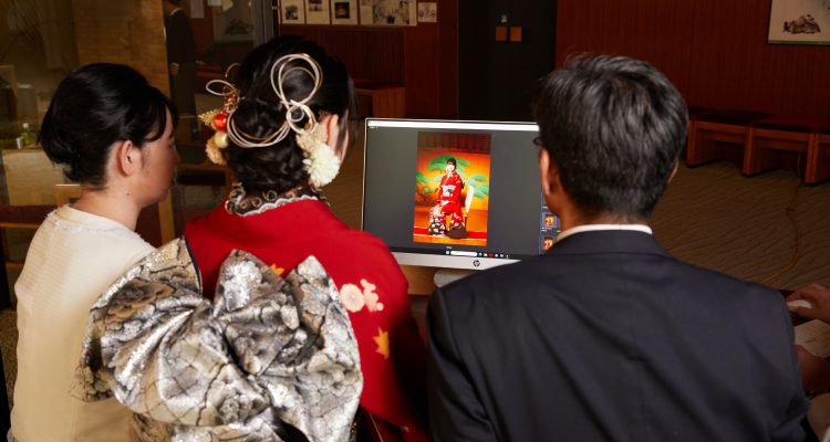 振袖姿の新成人と家族が過ごす当日の様子