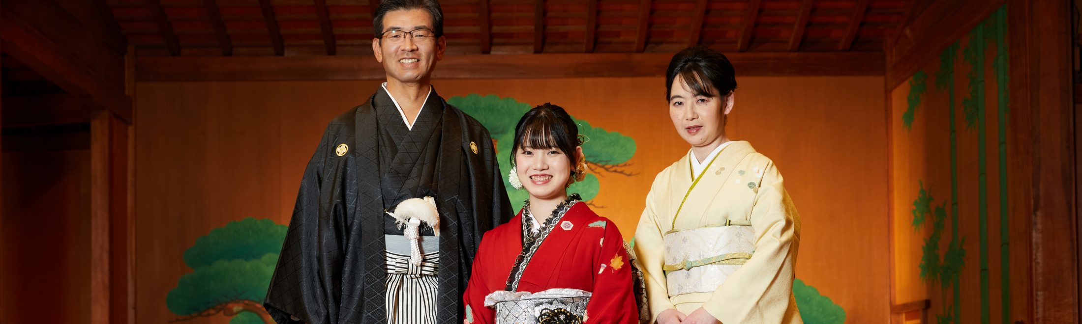 着物姿の家族5人の記念写真